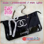 New Gorgeous☆☆ กระเป๋าใบใหญ่ทรง Tote จากแบรนด์ Chanel VIP gift Bag มาพร้อม Ribbin สุดหรู ของแท้ 100% ทำจากผ้าหนา Polyester ฐานล่างกระเป๋าทำจากหนังแก้วผิวมันเงา สวยหรู สกรีนโลโก้ชาแนลหน้าหลัง หัวซิปปั้มโลโก้ ด้านในเป็นช่องกว้าง และมีอีกหนึ่งช