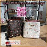 NEW IN!! สวยเอาอยู่ทุกที่!! COACH SMALL TOWN BUCKET BAG WITH HEART PETAL PRINT(C7975//C7976) กระเป๋าถือ กระเป๋าสะพาย ทรงฮิตยอดนิยมตลอดกาล>>ปริ้นลายดอกไม้รูปหัวใจมินิ น่ารักเกินเบอร์มาก ไม่ว่าจะออกมาคอลเลคชั่นไหนๆ ก็ครองใจสาวๆไปได้ทุกรุ่น/ วัสดุหนังแ
