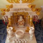 ศาลเจ้าที่ขนาด 24นิ้ว(รุ่นมหาเศรษฐี) 4 เสา 5 หลังคา 8ปลา 8หงส์ 8มังกร หินสีขาวพ่นทอง