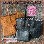 Mcm Liz Reversible Shopper in Visetos ขึ้นชื่อว่าเป็นกระเป๋าช็อปเปอร์ แน่นอนว่า จะต้องเหมาะสำหรับสาว ๆ ที่ชอบพกสัมภาระเยอะ ซึ่งรุ่นนี้ไม่ใช่แค่เพียงให้พื้นที่จุของกว้างขวางเท่านั้น แต่ยังออกแบบดีไซน์และรูปทรงให้มีความยืดหยุ่น มีหูรูดด้านข้างที่สามารถปรับร