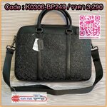 กระเป๋า PERRY SLIM BRIEF IN SIGNATURE CROSSGRAIN LEATHER (coach 72230) กระเป๋าเอกสาร หนังครอสเกรนซิกเนเจอร์ ด้านในมีซิป โทรศัพท์มือถือ และกระเป๋าอเนกประสงค์ ด้านในซองใส่แล็ปท็อป ปิดด้วยซิป ซับในด้วยผ้า ด้านนอกมีซิปและช่องใส่ของแบบสอด หูหิ้วพร้อมสายสะพายยา