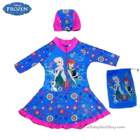 (size L)ชุดว่ายน้ำเด็กผู้หญิง Disney Frozen Fever ชุดกระโปรงซิบหน้า สีฟ้า เสื้อแขนยาว สกรีนลาย เจ้าหญิง อันนา เอลซ่า มาพร้อมหมวกว่ายน้ำและถุงผ้า สุดน่ารัก ใส่สบาย ดิสนีย์แท้ ลิขสิทธิ์แท้ (สำหรับเด็กอายุ 6-8 ปี)