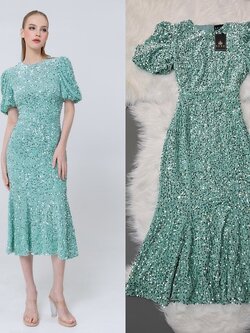 เดรสเสื้อคอกลม แขนสั้นปลายแขนพอง ชายกระโปรงบานเล็กน้อย