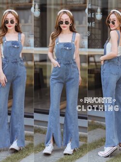 จั๊มสูทแฟชั่น เอี๊ยมยีนส์ขายาว แต่งผ่าปลายขา งานผ้ายีนส์ฟอกเนื้อดี มีซิปข้างกางเกงใส่ง่าย