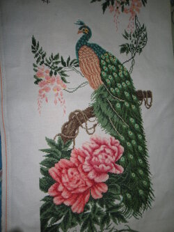 ภาพปักคลอสติสสำเร็จ ชุดนกยูง