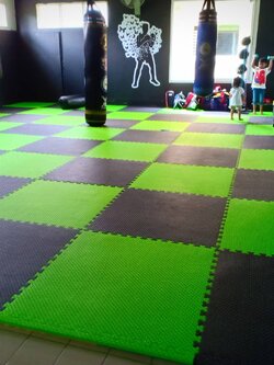 แผ่นยางปูพื้น แบบจิ๊กซอ ขนาด 1 x 1 เมตร หนา 15 มม.