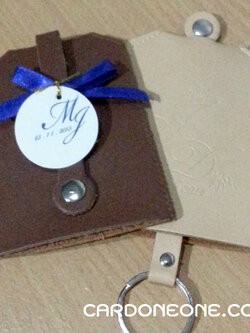 ของชำร่วยที่ใส่พวงกุญแจหนัง