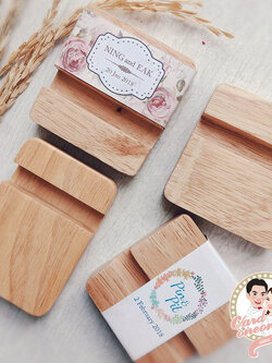 ของชำร่วยแท่นวางมิอถือ ไม้สน