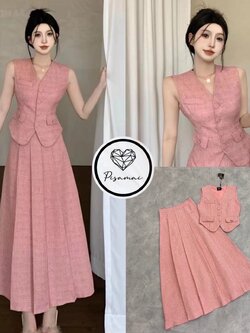 เซ็ตเสื้อแขนกุดผ้าทอสีชมพูมาคู่กับกระโปรงจีบบานตัวยาว