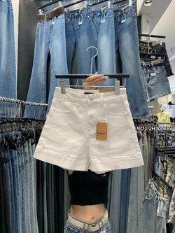 กางเกงแฟชั่น -กางเกงยีนส์ขาสั้น ทรงเอวสูง รุ่นนี้บอกเลยทรงสวยมาก เนื้อผ้ายีนส์ยืด สีขาว:No.JH3006B#