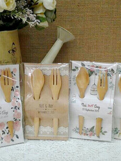 ของชำร่วยแต่งงานช้อนส้อมไม้ ในซองกระดาษ