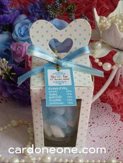 ของชำร่วยเทียนหัวใจจิ๋วในแก้วใสใส่กล่องหูหัวใจผูกโบว์