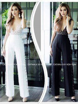 จั๊มสูทแฟชั่น จั้มสูทแต่งลูกไม้คอวี เนื้อผ้าเกรดเอเป็นทรงสวย ใช้ผ้าลูกไม้ทอลายสวย