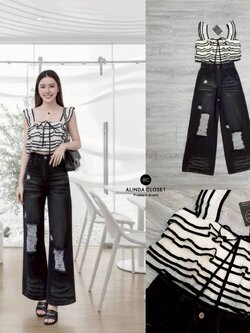 ชุดเซทแฟชั่น ชุดเซ็ทเสื้อสายเดี่ยวทรงครอปสีครีมตัดขอบสีดำ แต่งระบายคู่ที่สายเสื้อ