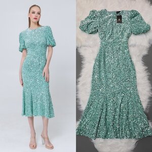 เดรสเสื้อคอกลม แขนสั้นปลายแขนพอง ชายกระโปรงบานเล็กน้อย