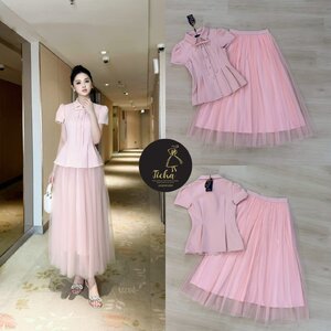 ชุดเซทแฟชั่น Set.3 ชิ้นเสื้อ+ กระโปรง+เข็มกลัด เสื้อแขนสั้นคอปกสีชมพู ดีเทลแต่งกระดุมเพชรด้านหน้า