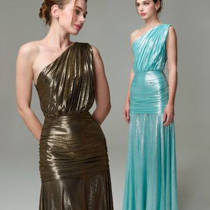 เดรสแฟชั่น แม็กซี่เดรสเสื้อไหล่เดียวอัดพลีท กระโปรงเข้ารูปตรงสะโพก