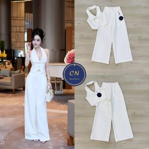 ชุดเซทแฟชั่น Set 2 ชิ้นสีขาวทั้งชุด ตัวเสื้อคล้องคอ ทรงเข้ารูปมีกระดุมหน้าใช้งานได้จริง