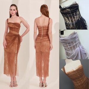 เดรสแฟชั่น เดรสเสื้อเกาะอก มีโครงแบบคอร์เซ็ต ซ้อนทับด้วยผ้าเน็ตจับเดรป กระโปรงจับเดรป