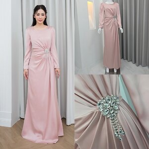 เดรสแฟชั่น แม็กซี่เดรสเสื้อคอกลมแขนยาว กระโปรงยาว ชายกระโปรงบาน