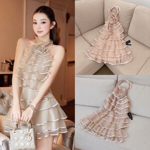 เดรสแฟชั่น ชุดเดรสเนื้อผ้าชีฟองเนื้อนุ่มไหลเบา ดีไซน์โค้งรับสรีระ พร้อมแต่งระบายหลายชั้นอย่างลงตัว