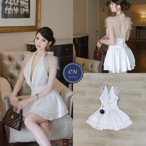 เดรสแฟชั่น มินิเดรสแขนกุดสีขาวผ้าซาตินแต่งผ้าลูกไม้คอวีเว้าลึกทั้งหน้าและหลังดูเซ็กซี่