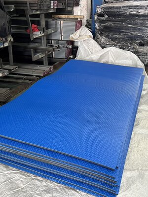 แผ่นยางสีแบบลาย 1ด้าน หนา 15มม (หน้าสีพื้นดำ)