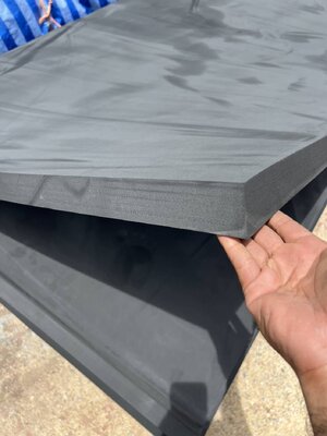 แผ่นยางกันกระแทกสีดำ ขนาด 130 x 240 ซม. หนา 50 มม.