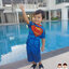 "( For Kids ) Swimsuit for Boys Superman แยกชิ้น เสื้อแขนสั้น + กางเกง ขาสั้น ลายซุปเปอร์แมน สีน้ำเงิน มาพร้อมหมวกว่ายน้ำและถุงผ้า สุดเท่ห์ ใส่สบาย ลิขสิทธิ์แท้