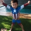 '' ( For Kids สำหรับเด็กอายุ 6เดือน-14 ปี ) ชุดว่ายน้ำเด็กผู้ชาย The Avengers - Captain America บอดี้สูทเสื้อแขนยาวกางเกงขาสั้น ซิบหน้า สีน้ำเงิน ลาย Captain America เสมือนจริง มาพร้อมหมวกว่ายน้ำและถุงผ้า สุดเท่ห์ ใส่สบาย ลิขส